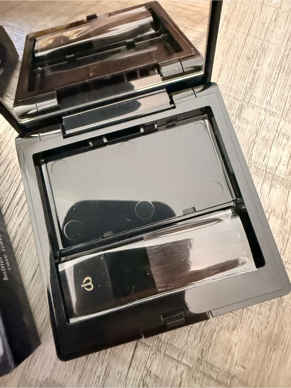 clé de peau Beauté Compact Blush Case